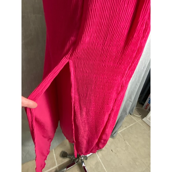 Lovers + Friends Hot Pink Crinkle Halter Cutout Ring Midi Dress Size S - Picture 10 of 11